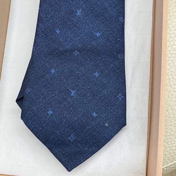 Louis Vuitton Navy Designer Silk Tie -NWT - Picture 5 of 10